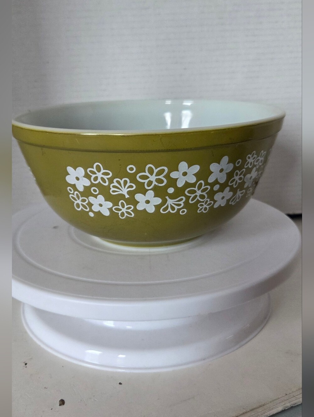 Pyrex Vintage Green Spring Blossom 2.5 Quart Glass Bowl